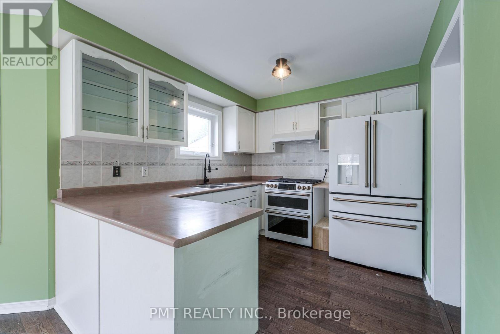 6364 Alderwood Trail, Mississauga, ON - Indoor Photo Showing Kitchen With Double Sink
