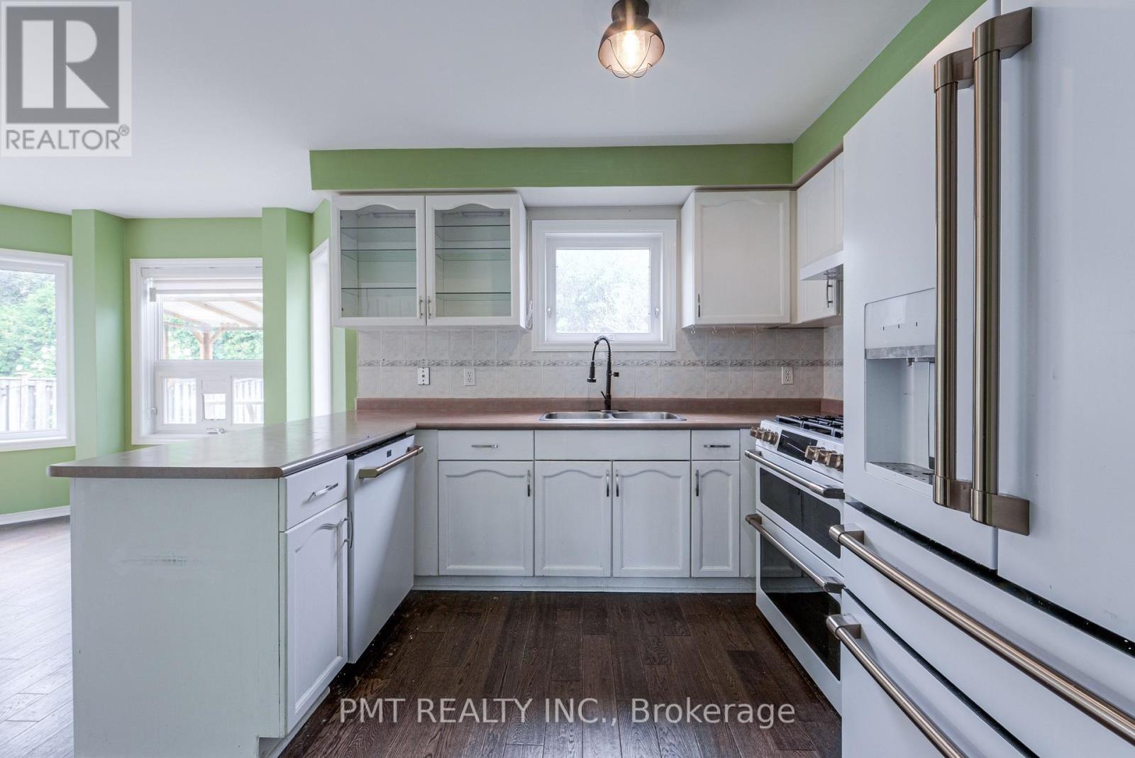 6364 Alderwood Trail, Mississauga, ON - Indoor Photo Showing Kitchen With Double Sink