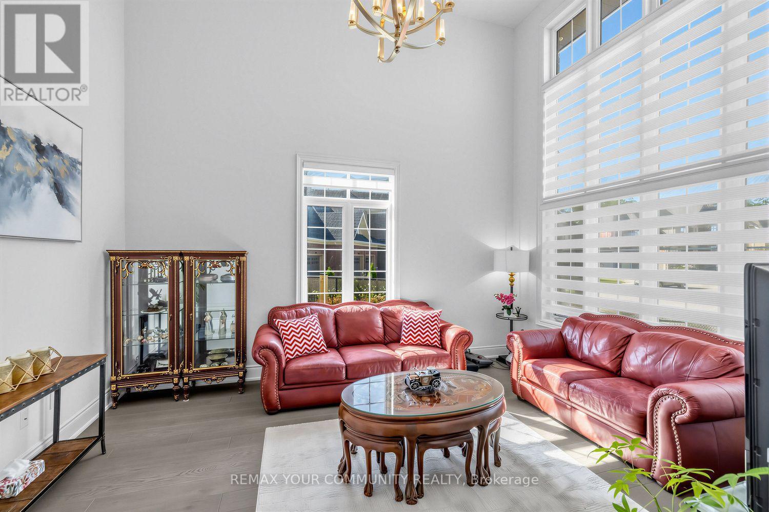 19 Redmond Crescent, Springwater, ON - Indoor Photo Showing Living Room