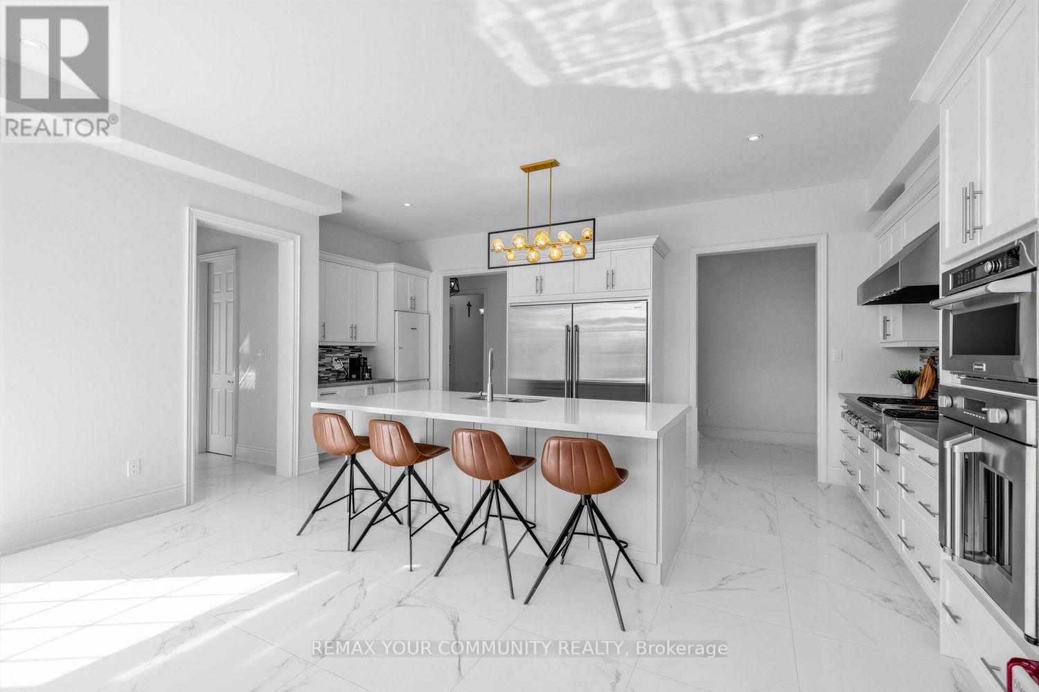 19 Redmond Crescent, Springwater, ON - Indoor Photo Showing Kitchen With Upgraded Kitchen