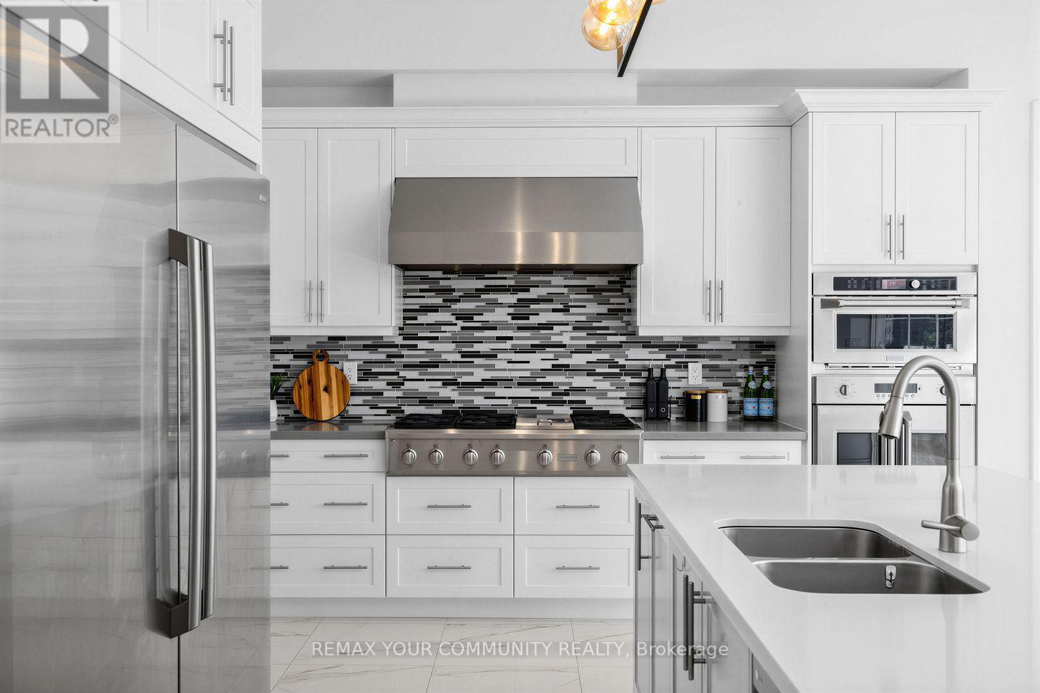 19 Redmond Crescent, Springwater, ON - Indoor Photo Showing Kitchen With Double Sink With Upgraded Kitchen