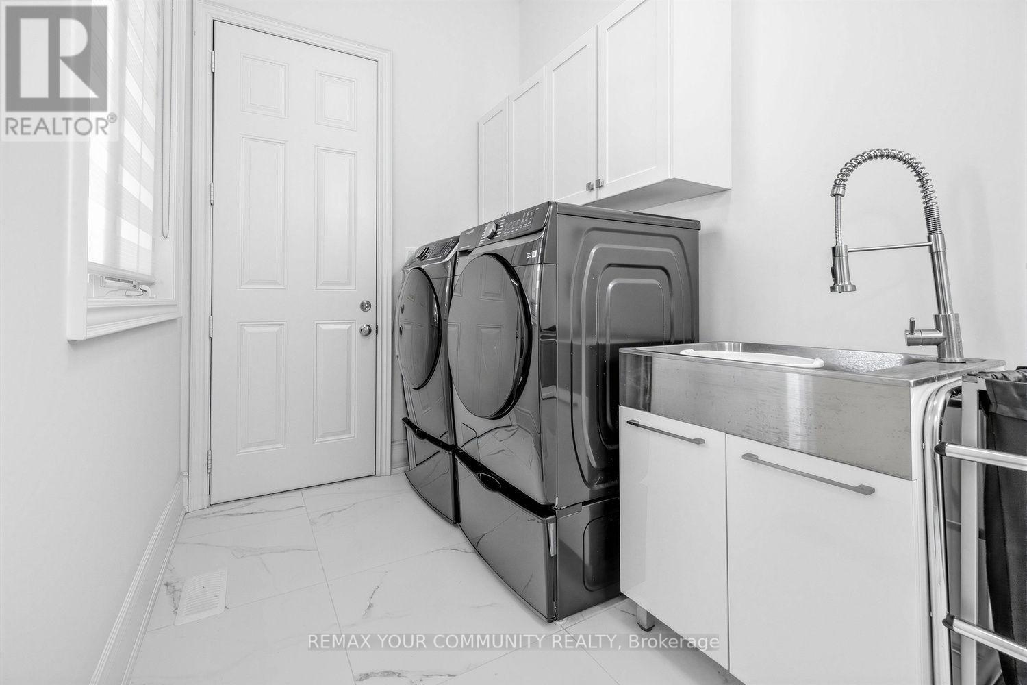 19 Redmond Crescent, Springwater, ON - Indoor Photo Showing Laundry Room