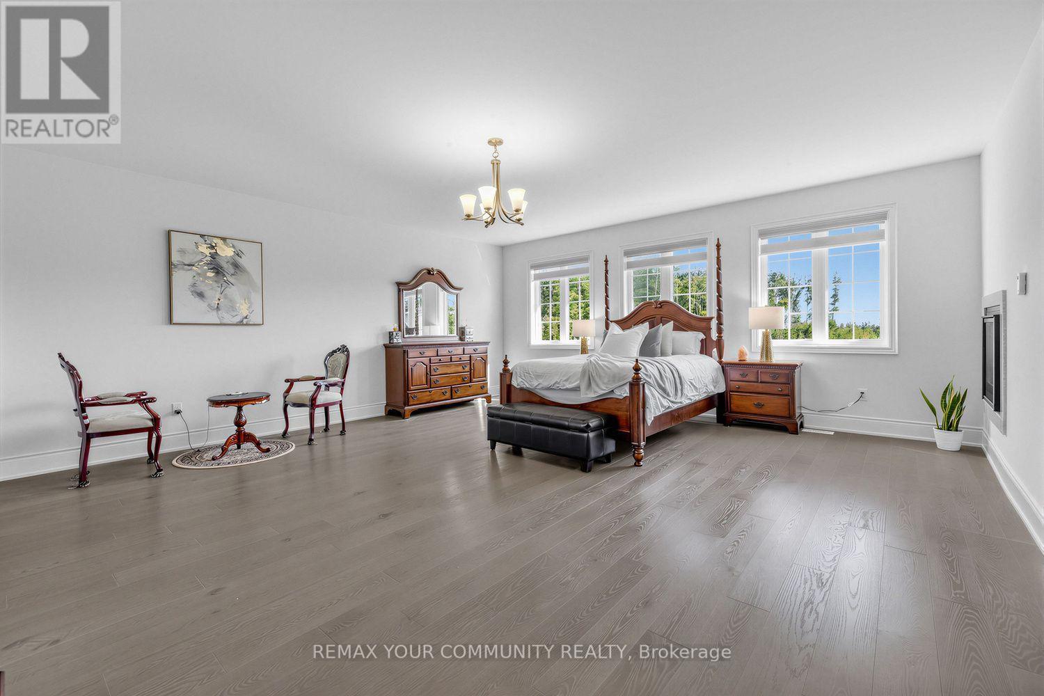 19 Redmond Crescent, Springwater, ON - Indoor Photo Showing Bedroom