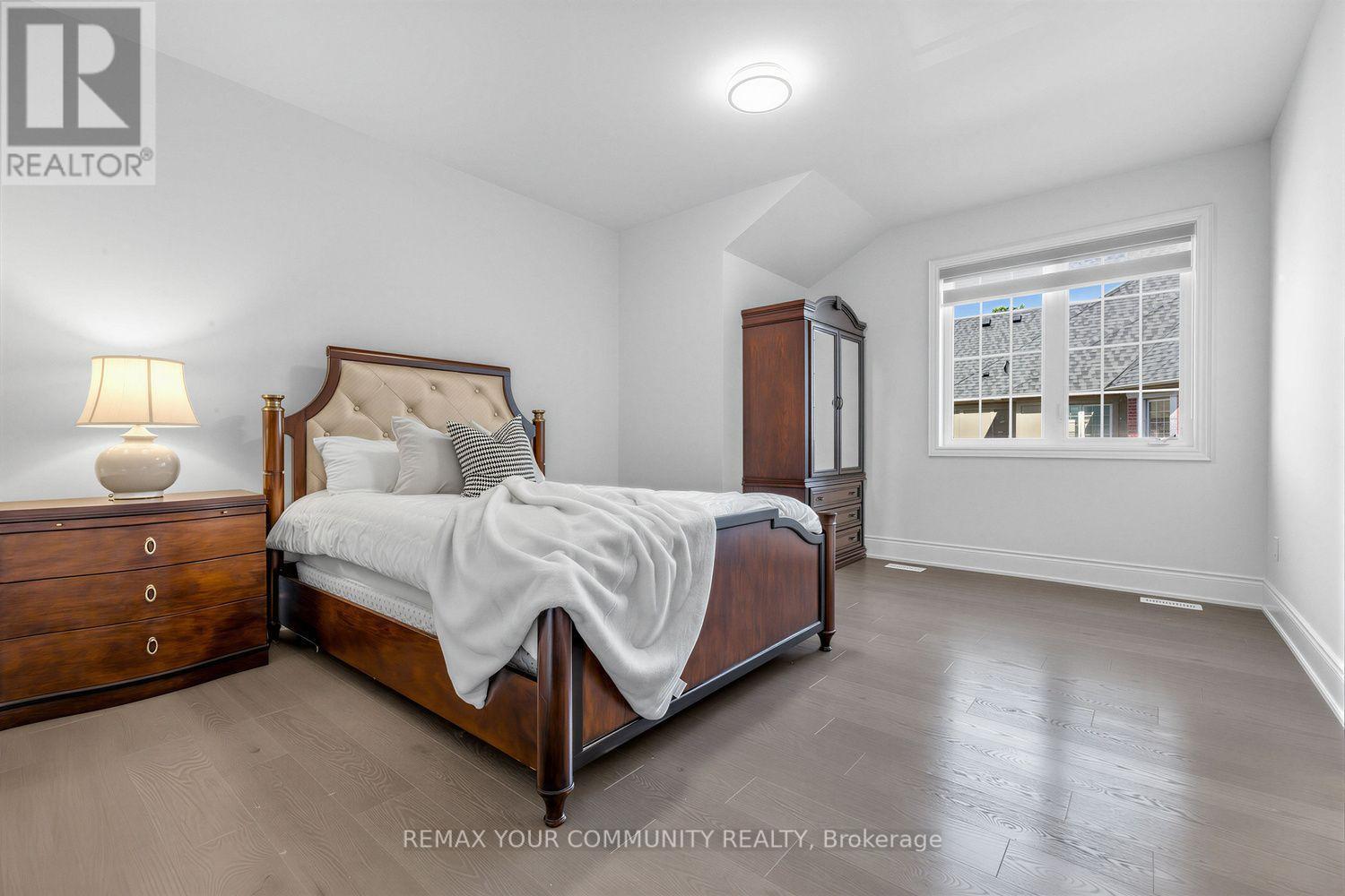 19 Redmond Crescent, Springwater, ON - Indoor Photo Showing Bedroom