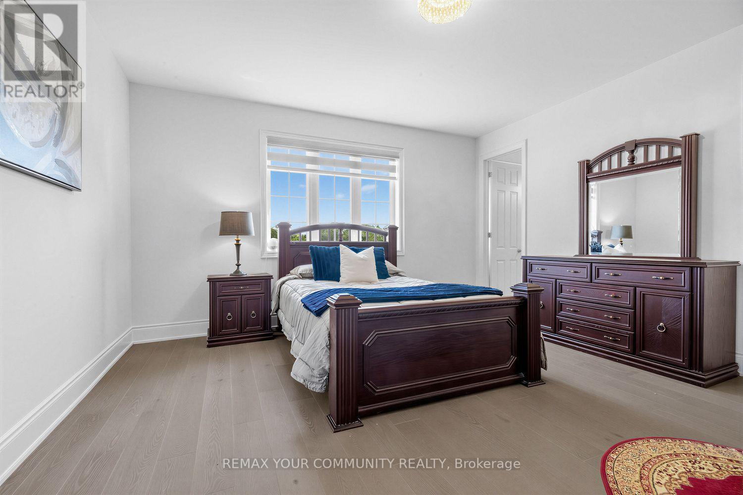 19 Redmond Crescent, Springwater, ON - Indoor Photo Showing Bedroom