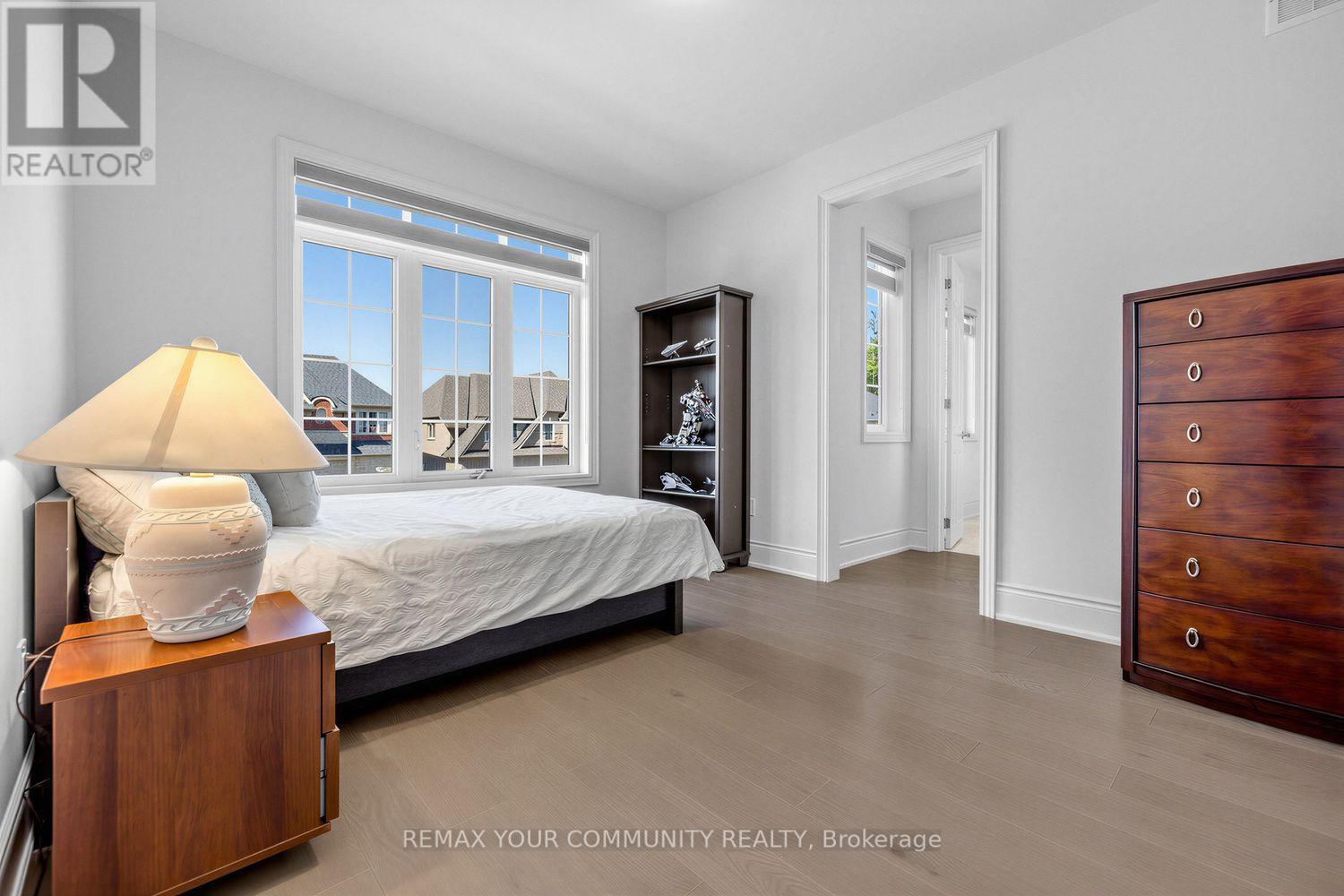 19 Redmond Crescent, Springwater, ON - Indoor Photo Showing Bedroom