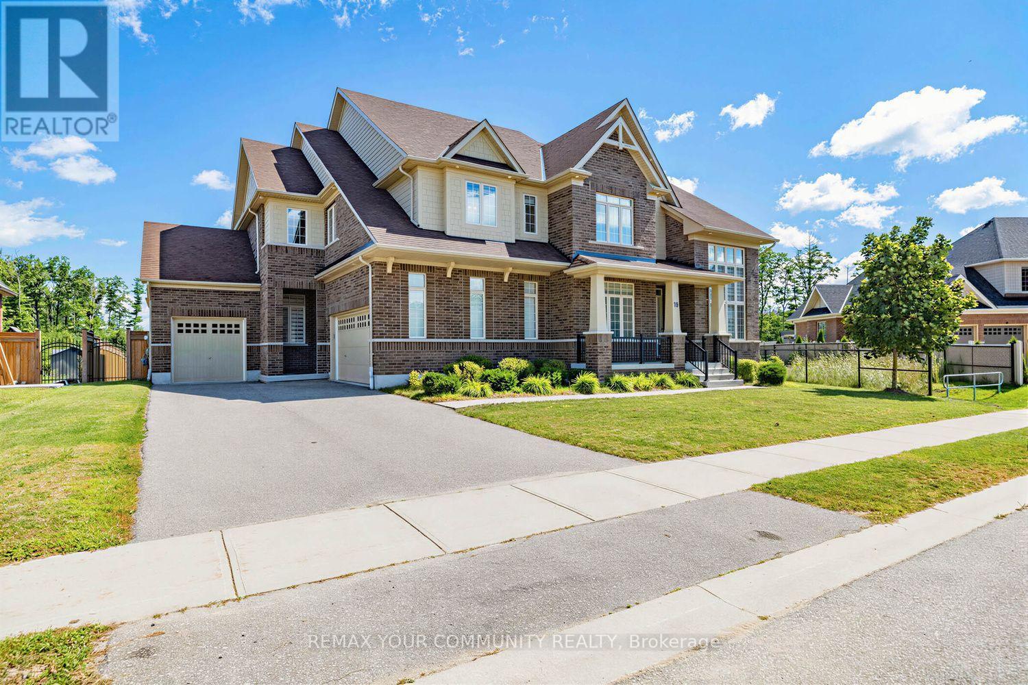 19 Redmond Crescent, Springwater, ON - Outdoor With Facade