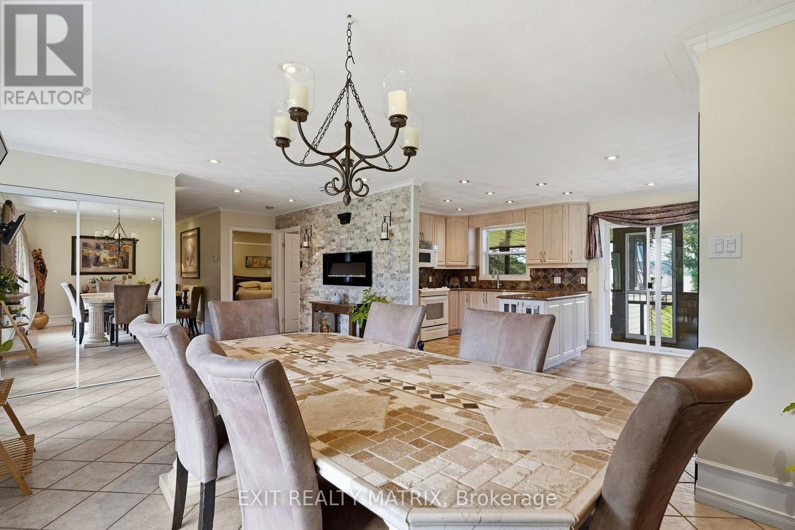 554 Front Road, Champlain, ON - Indoor Photo Showing Dining Room