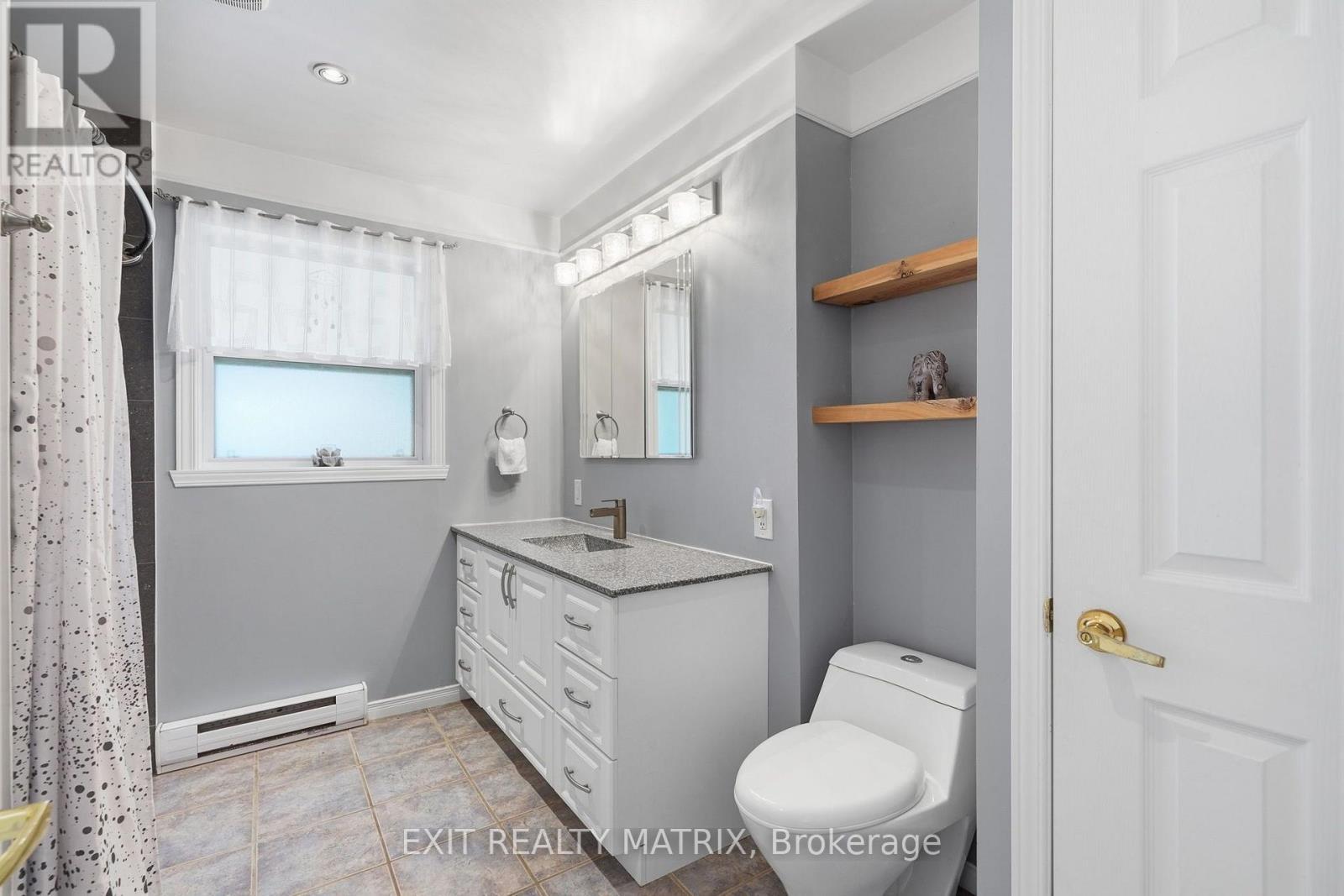 554 Front Road, Champlain, ON - Indoor Photo Showing Bathroom
