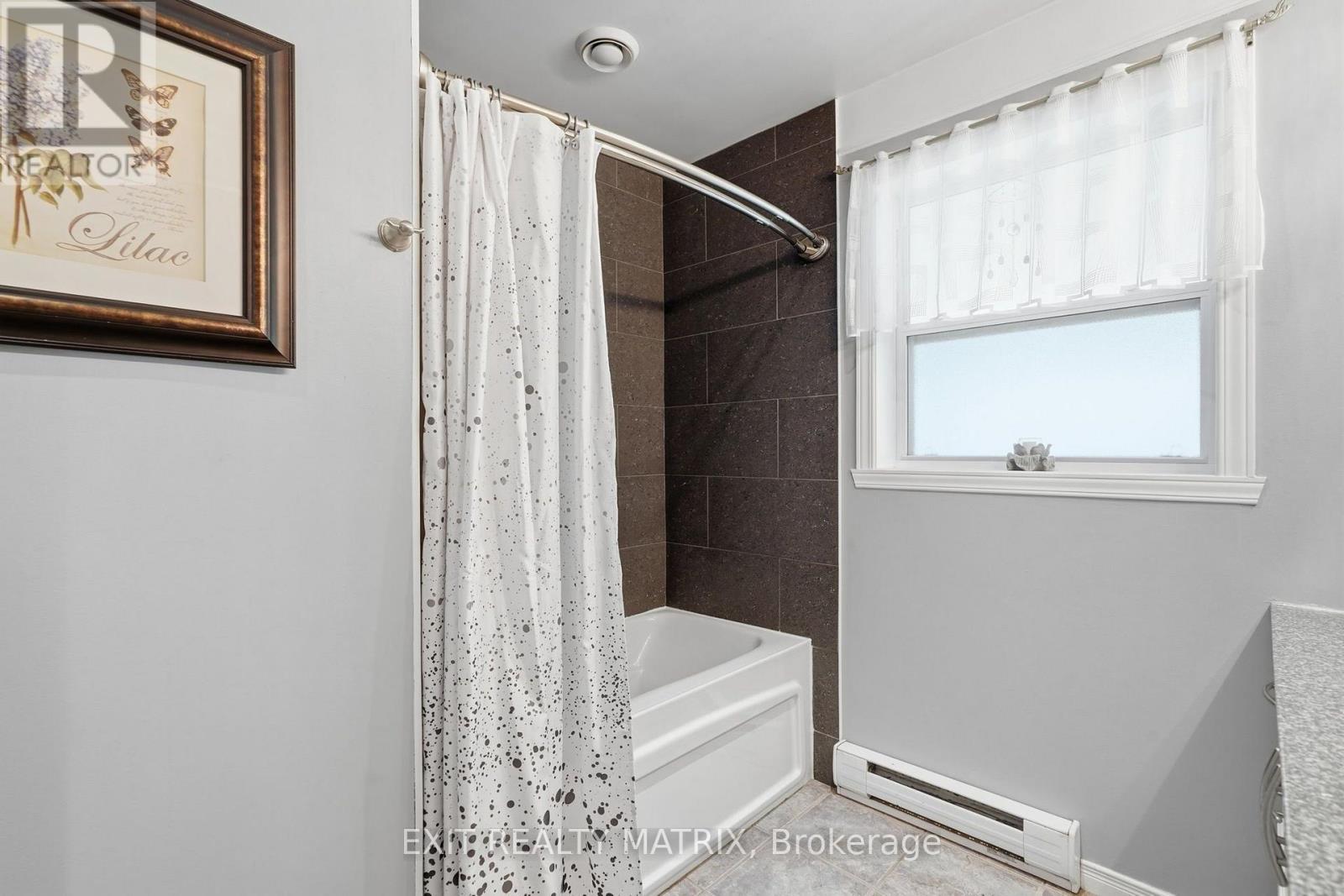 554 Front Road, Champlain, ON - Indoor Photo Showing Bathroom
