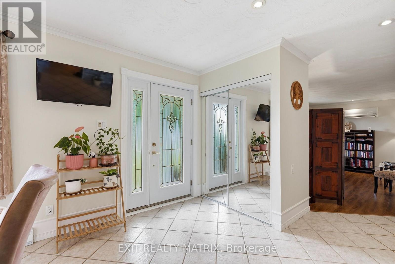 554 Front Road, Champlain, ON - Indoor Photo Showing Other Room