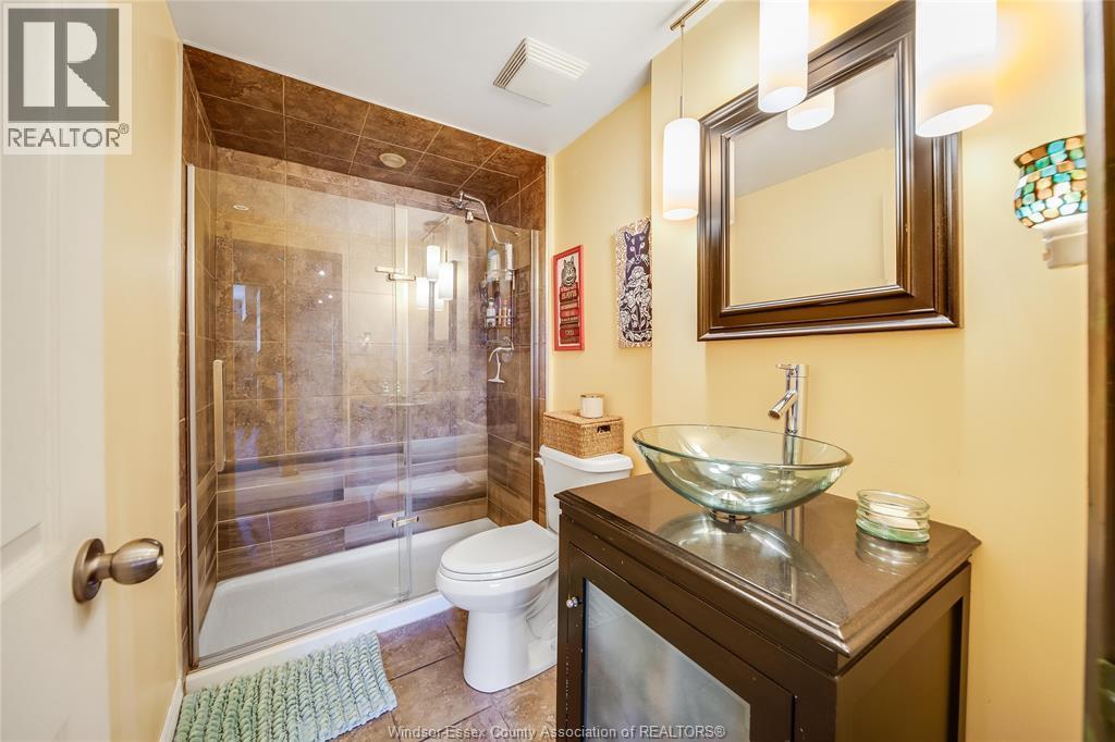 5492 Lassaline Ave #4, Windsor, ON - Indoor Photo Showing Bathroom