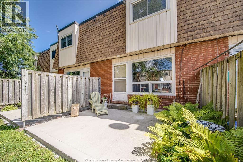 5492 Lassaline Ave #4, Windsor, ON - Outdoor With Exterior
