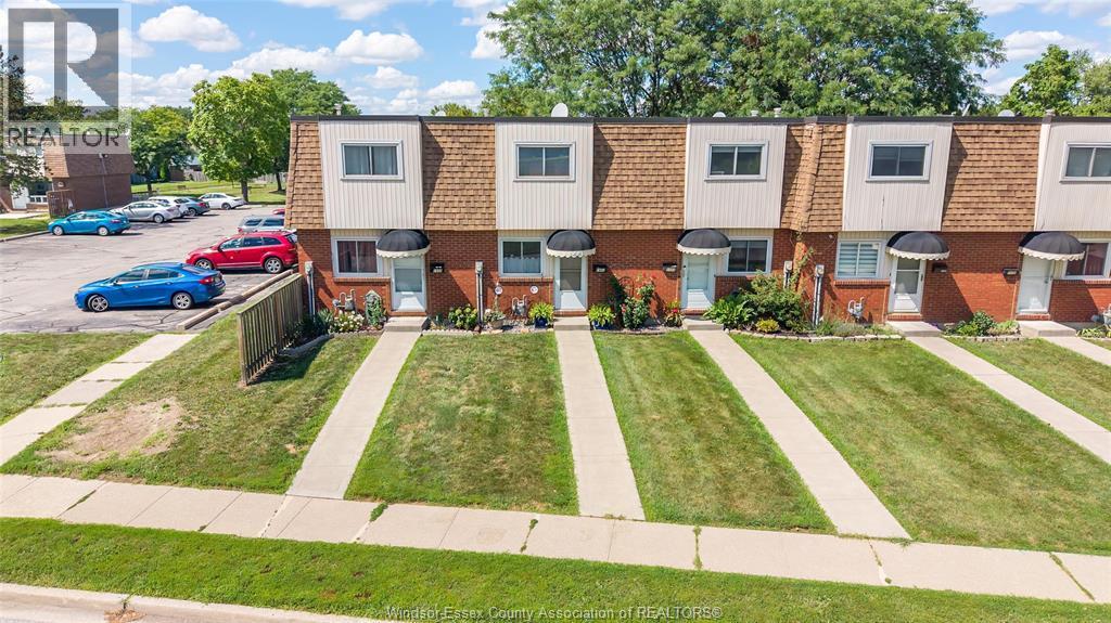 5492 Lassaline Ave #4, Windsor, ON - Outdoor