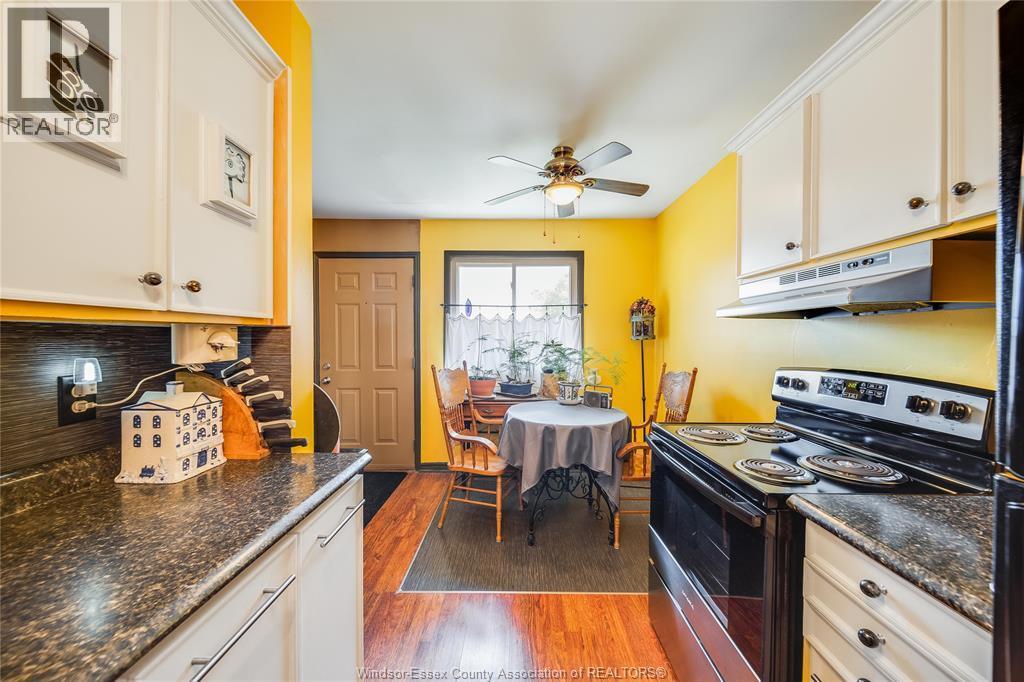 5492 Lassaline Ave #4, Windsor, ON - Indoor Photo Showing Kitchen
