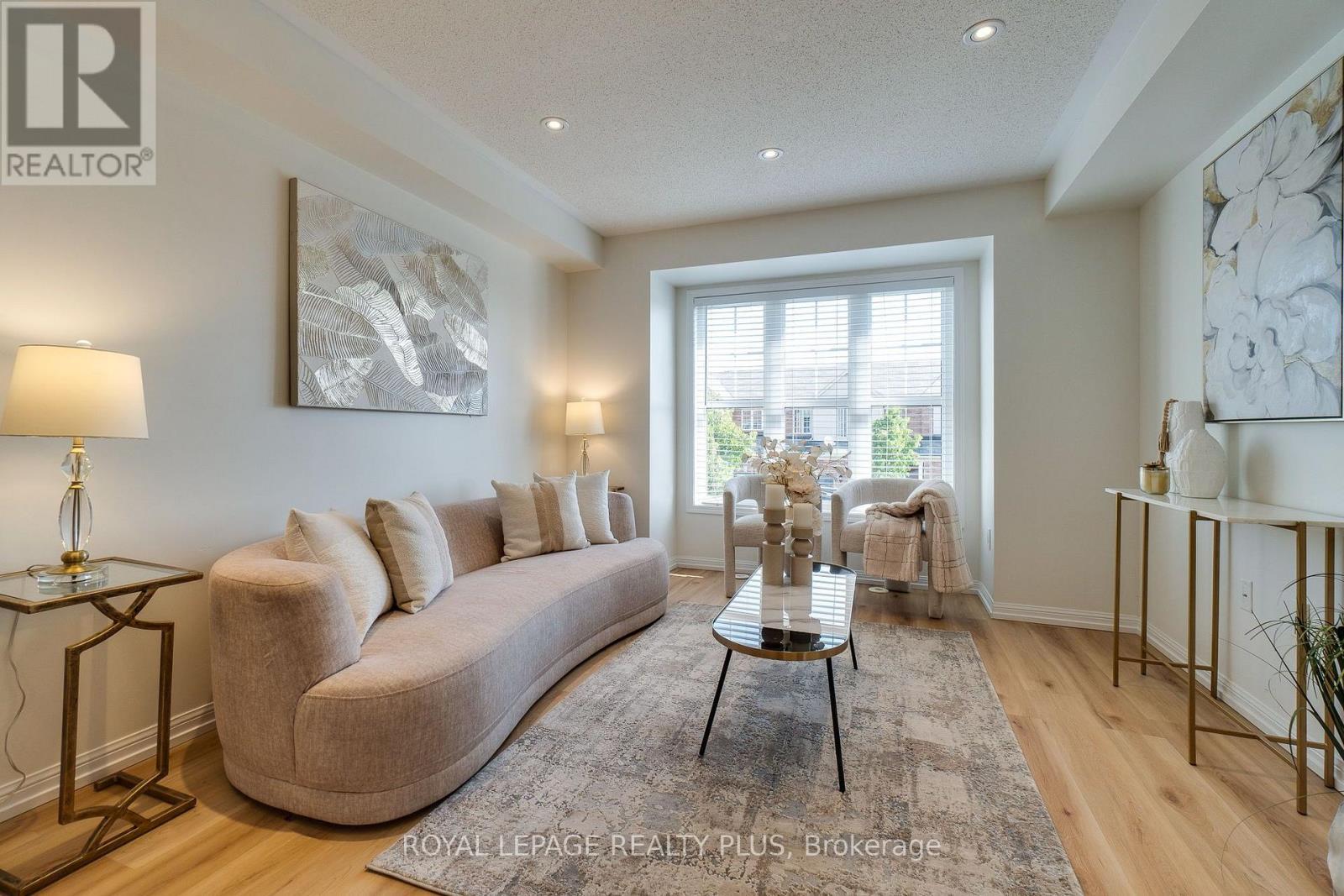 501 Cavanagh Lane, Milton, ON - Indoor Photo Showing Living Room