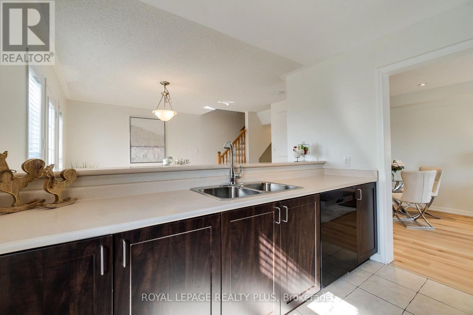 501 Cavanagh Lane, Milton, ON - Indoor Photo Showing Kitchen With Double Sink