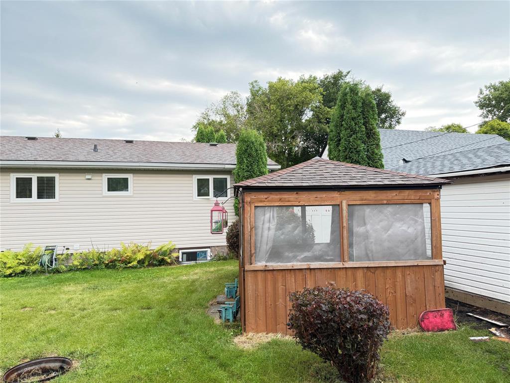 545 3Rd Avenue, Rivers, MB - Outdoor