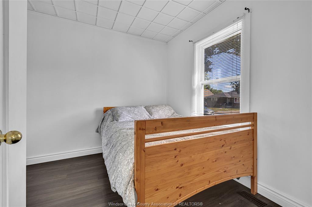 1757 Pierre Avenue, Windsor, ON - Indoor Photo Showing Bedroom