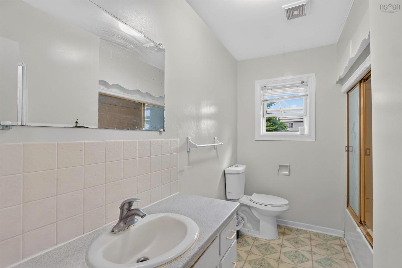 127 Highland Avenue, Wolfville, NS - Indoor Photo Showing Bathroom