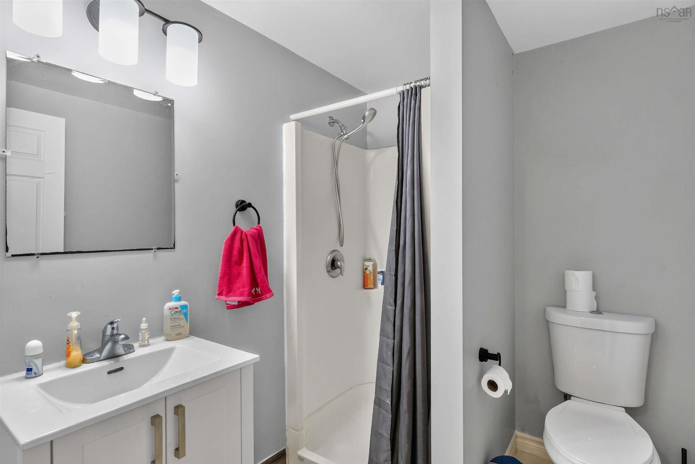 127 Highland Avenue, Wolfville, NS - Indoor Photo Showing Bathroom