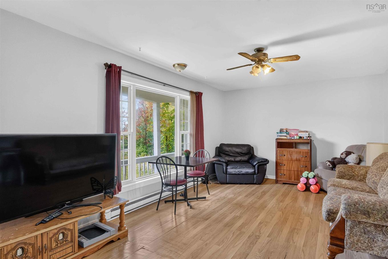 127 Highland Avenue, Wolfville, NS - Indoor Photo Showing Living Room
