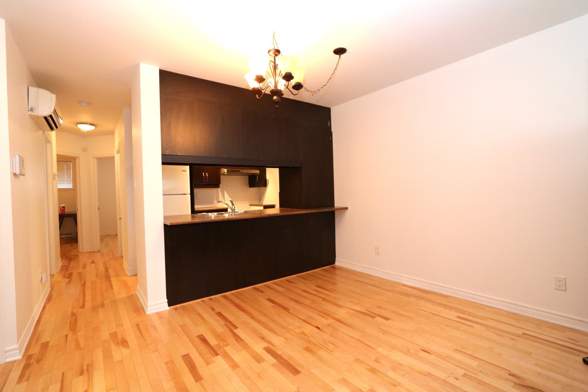 Dining Room - 002-991 Rue Atateken, Montréal (Ville-Marie), QC - Indoor Photo Showing Other Room