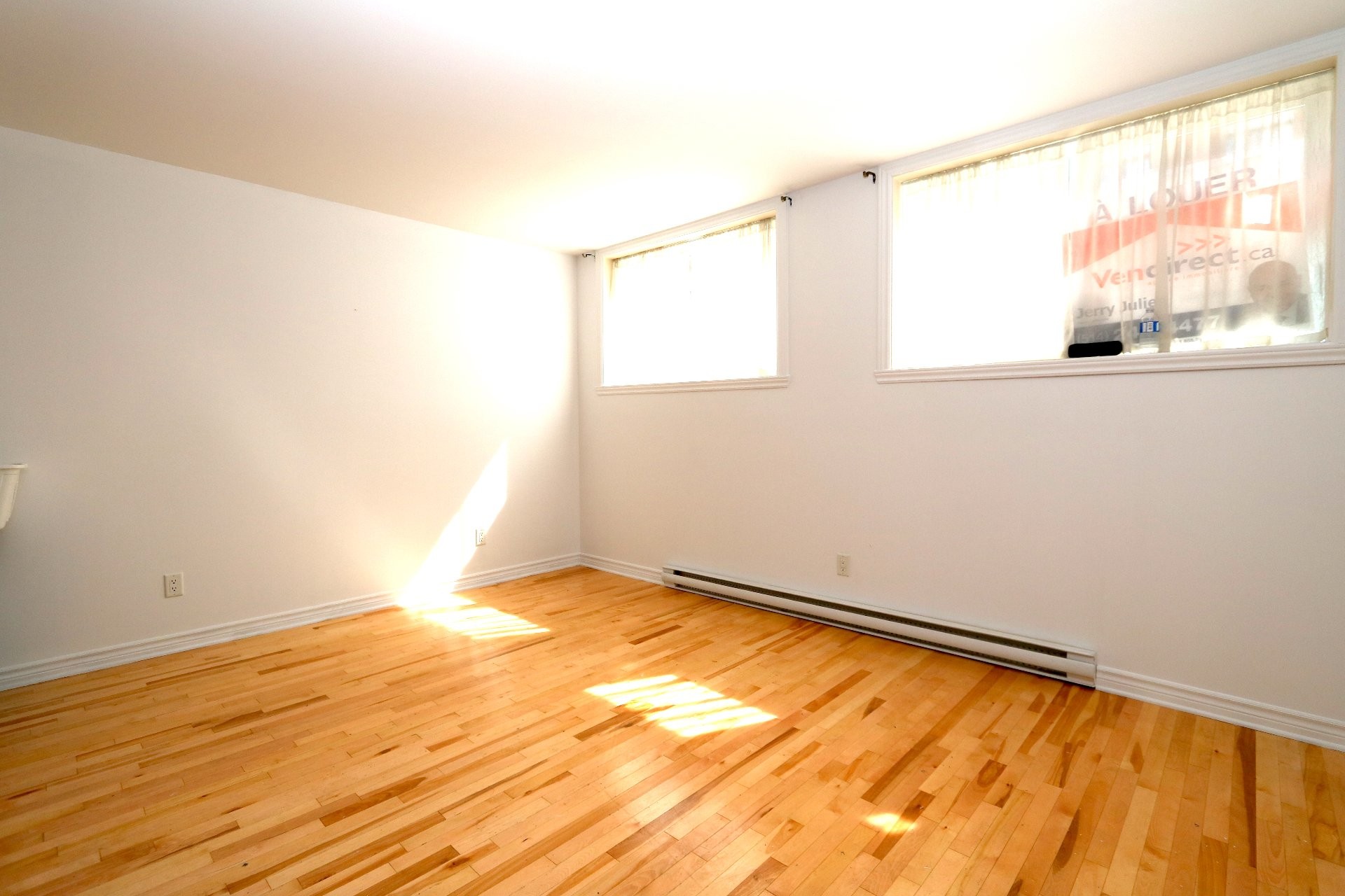 Living Room - 002-991 Rue Atateken, Montréal (Ville-Marie), QC - Indoor Photo Showing Other Room