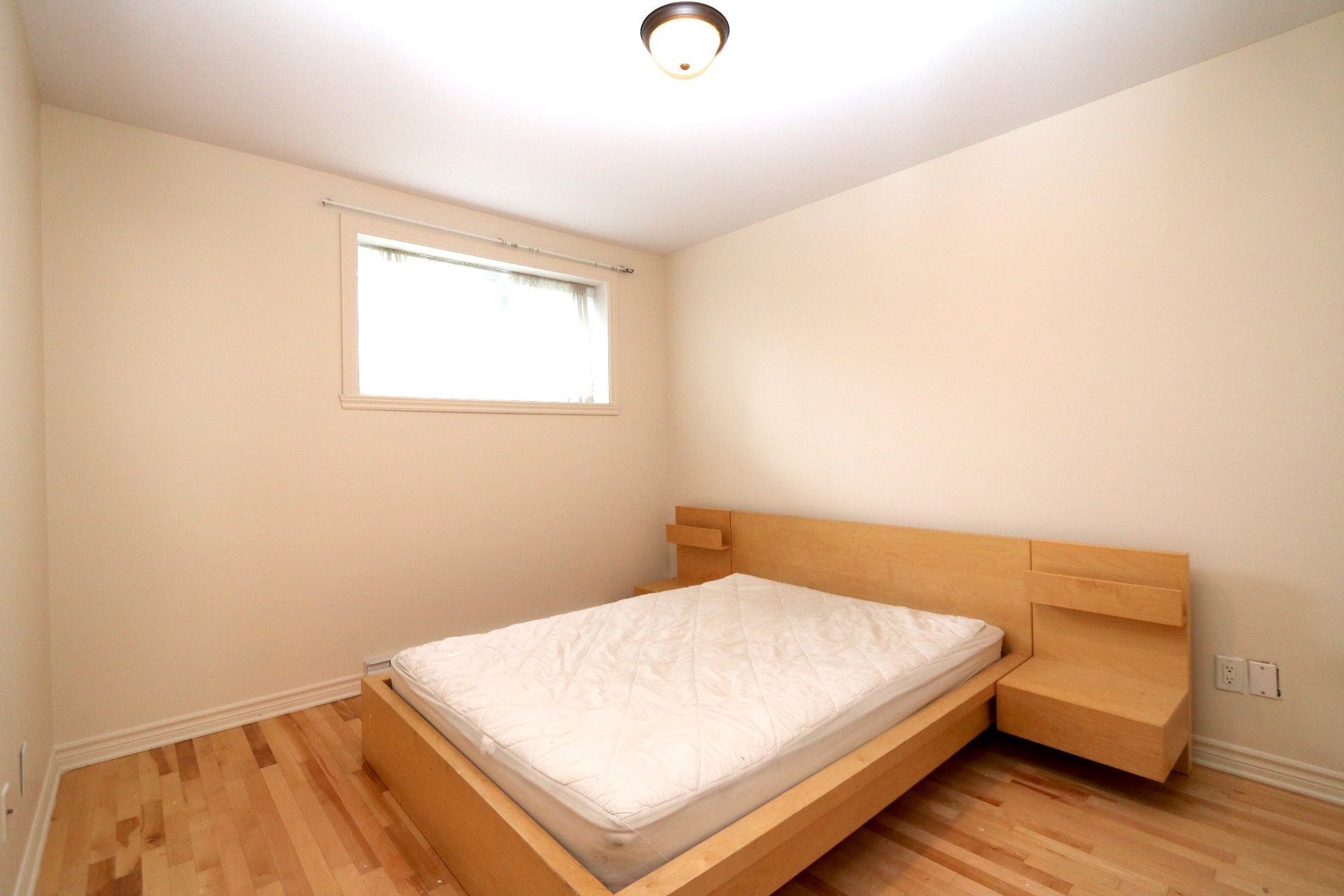 Master Bedroom - 002-991 Rue Atateken, Montréal (Ville-Marie), QC - Indoor Photo Showing Bedroom