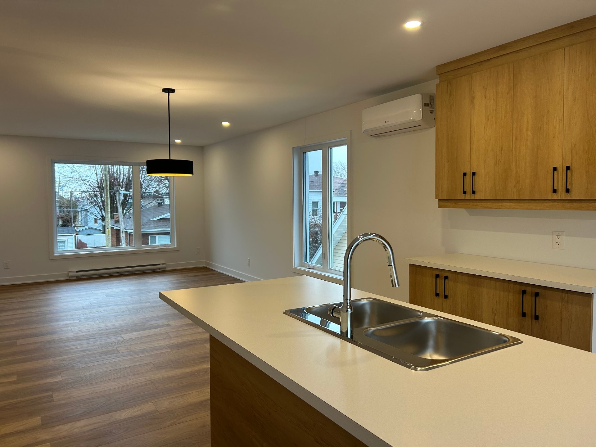 Kitchen - 4-57 Rue Joron, Salaberry-De-Valleyfield, QC - Indoor Photo Showing Kitchen With Double Sink
