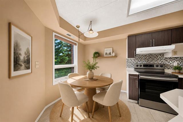 306-1840 Henderson Hwy, Winnipeg, MB - Indoor Photo Showing Dining Room