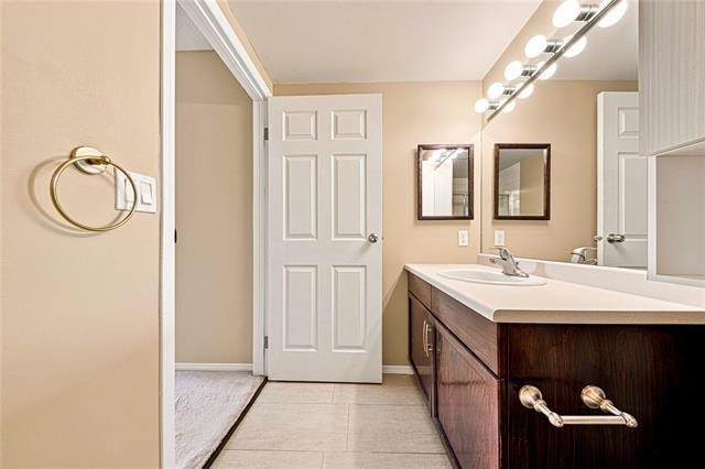 306-1840 Henderson Hwy, Winnipeg, MB - Indoor Photo Showing Bathroom