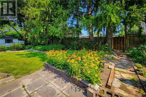 42 Lake Avenue N, Hamilton, ON - Outdoor