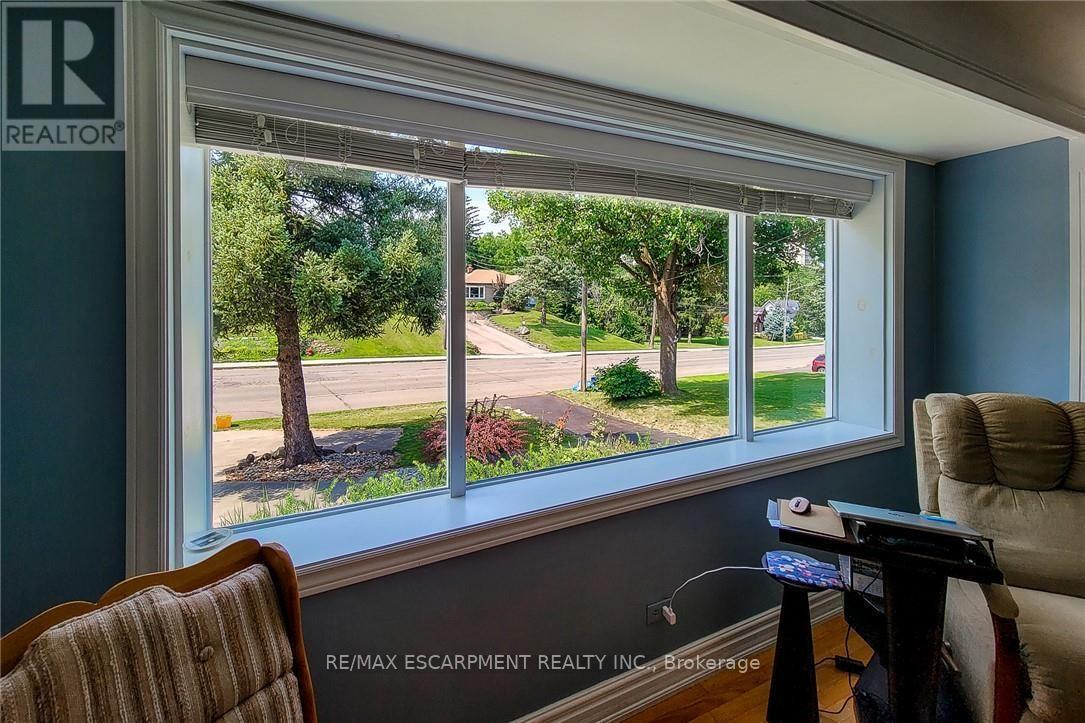 42 Lake Avenue N, Hamilton, ON - Indoor