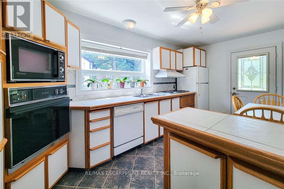 42 Lake Avenue N, Hamilton, ON - Indoor Photo Showing Kitchen With Double Sink