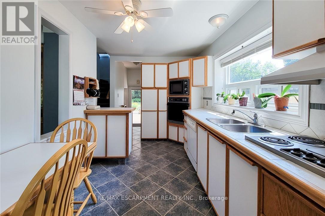 42 Lake Avenue N, Hamilton, ON - Indoor Photo Showing Kitchen With Double Sink