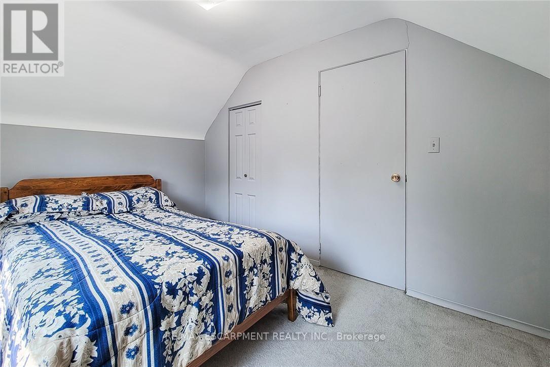 42 Lake Avenue N, Hamilton, ON - Indoor Photo Showing Bedroom