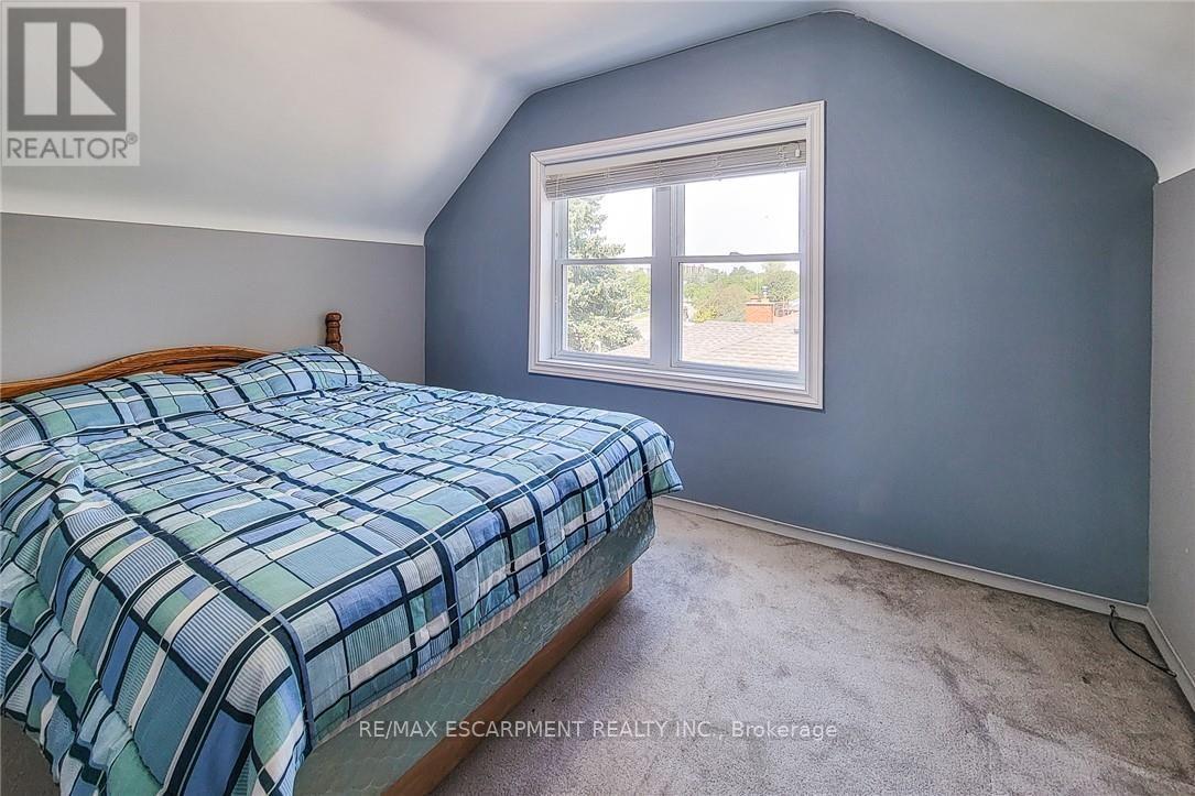 42 Lake Avenue N, Hamilton, ON - Indoor Photo Showing Bedroom