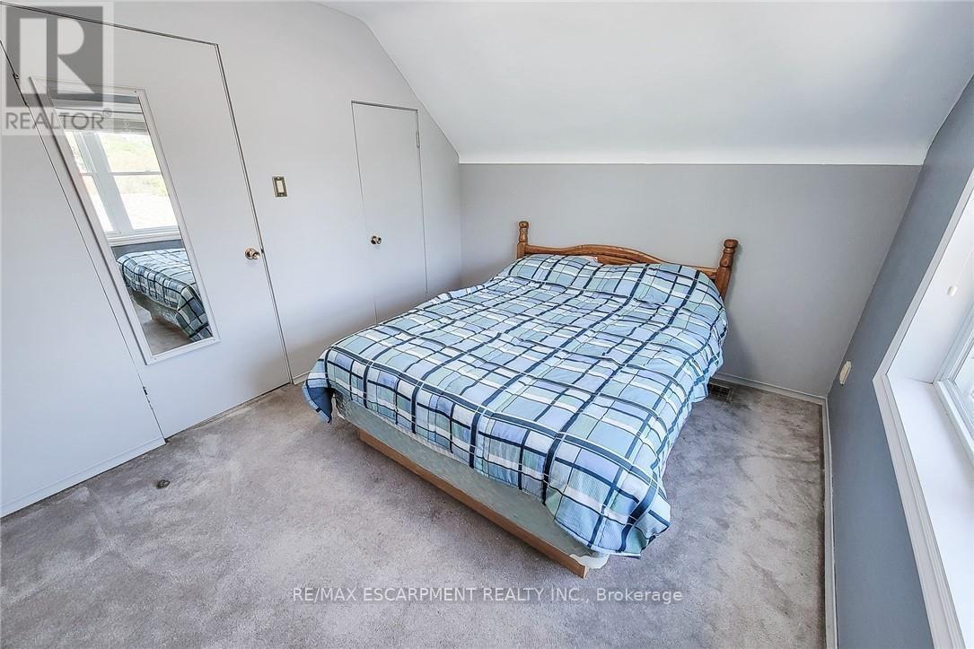 42 Lake Avenue N, Hamilton, ON - Indoor Photo Showing Bedroom