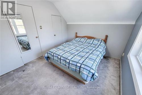 42 Lake Avenue N, Hamilton, ON - Indoor Photo Showing Bedroom
