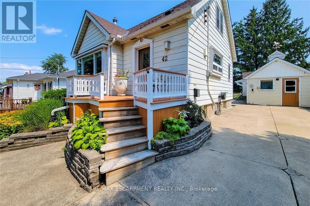 42 Lake Avenue N, Hamilton, ON - Outdoor With Deck Patio Veranda