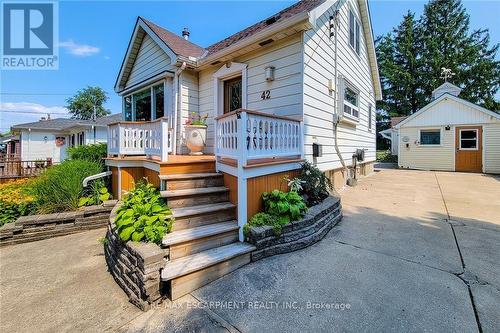 42 Lake Avenue N, Hamilton, ON - Outdoor With Deck Patio Veranda