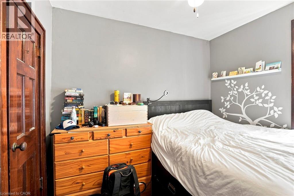 83 Napier Street, Hamilton, ON - Indoor Photo Showing Bedroom