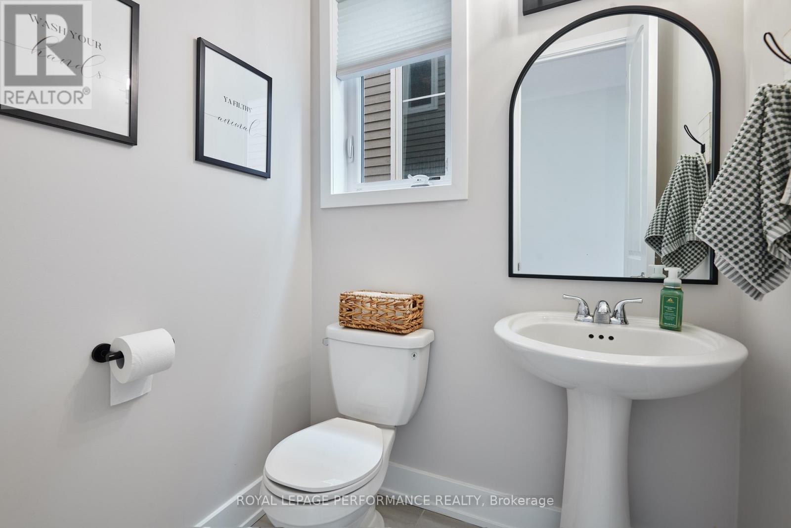 56 Pelham Crescent, Ottawa, ON - Indoor Photo Showing Bathroom