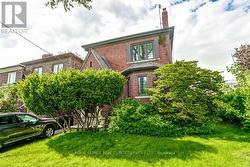 2 LARKIN AVENUE Toronto, ON M6S 1L8