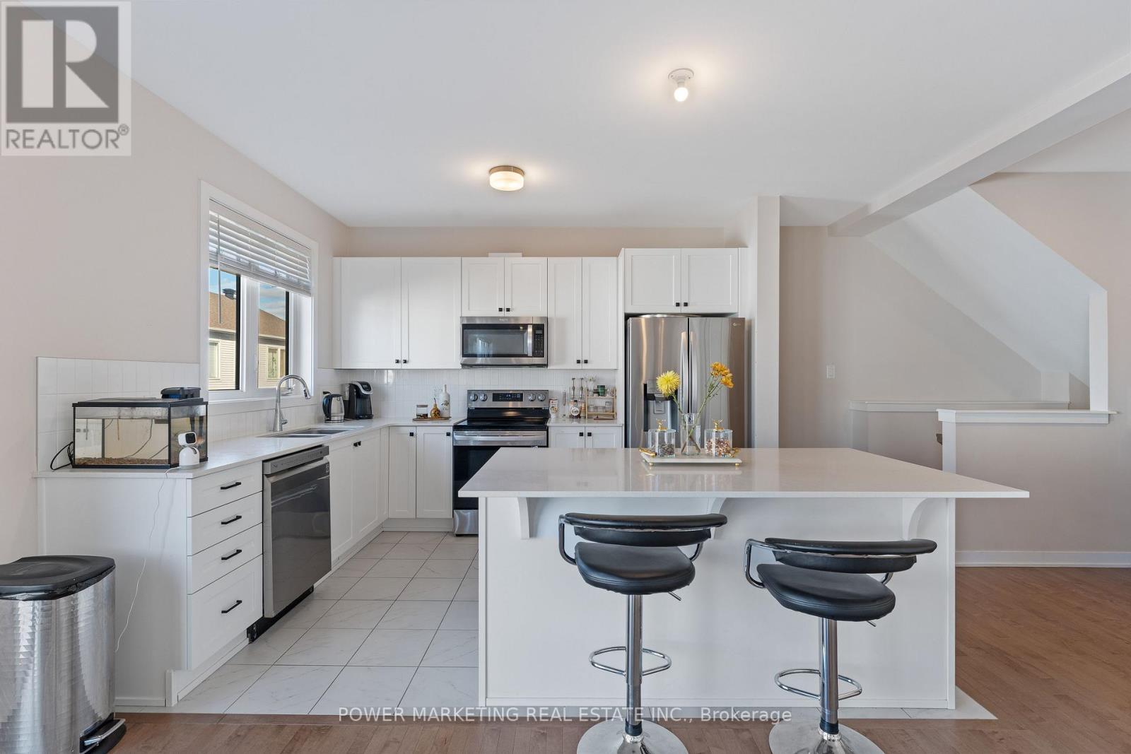 228 Appalachian Circle, Ottawa, ON - Indoor Photo Showing Kitchen With Stainless Steel Kitchen