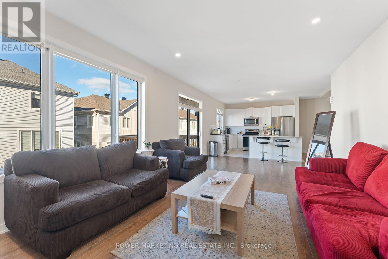 228 Appalachian Circle, Ottawa, ON - Indoor Photo Showing Living Room
