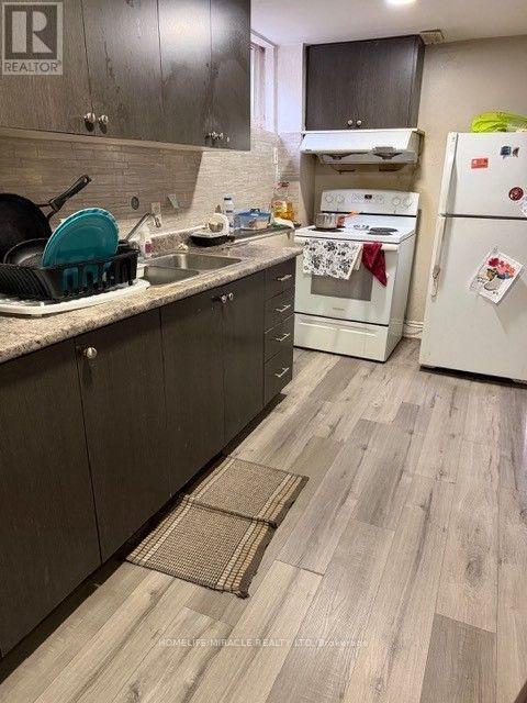 43 Corby Crescent, Brampton, ON - Indoor Photo Showing Kitchen
