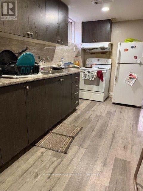 43 Corby Crescent, Brampton, ON - Indoor Photo Showing Kitchen