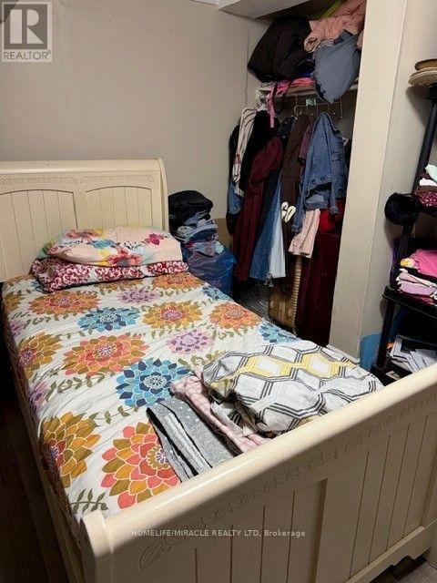 43 Corby Crescent, Brampton, ON - Indoor Photo Showing Bedroom